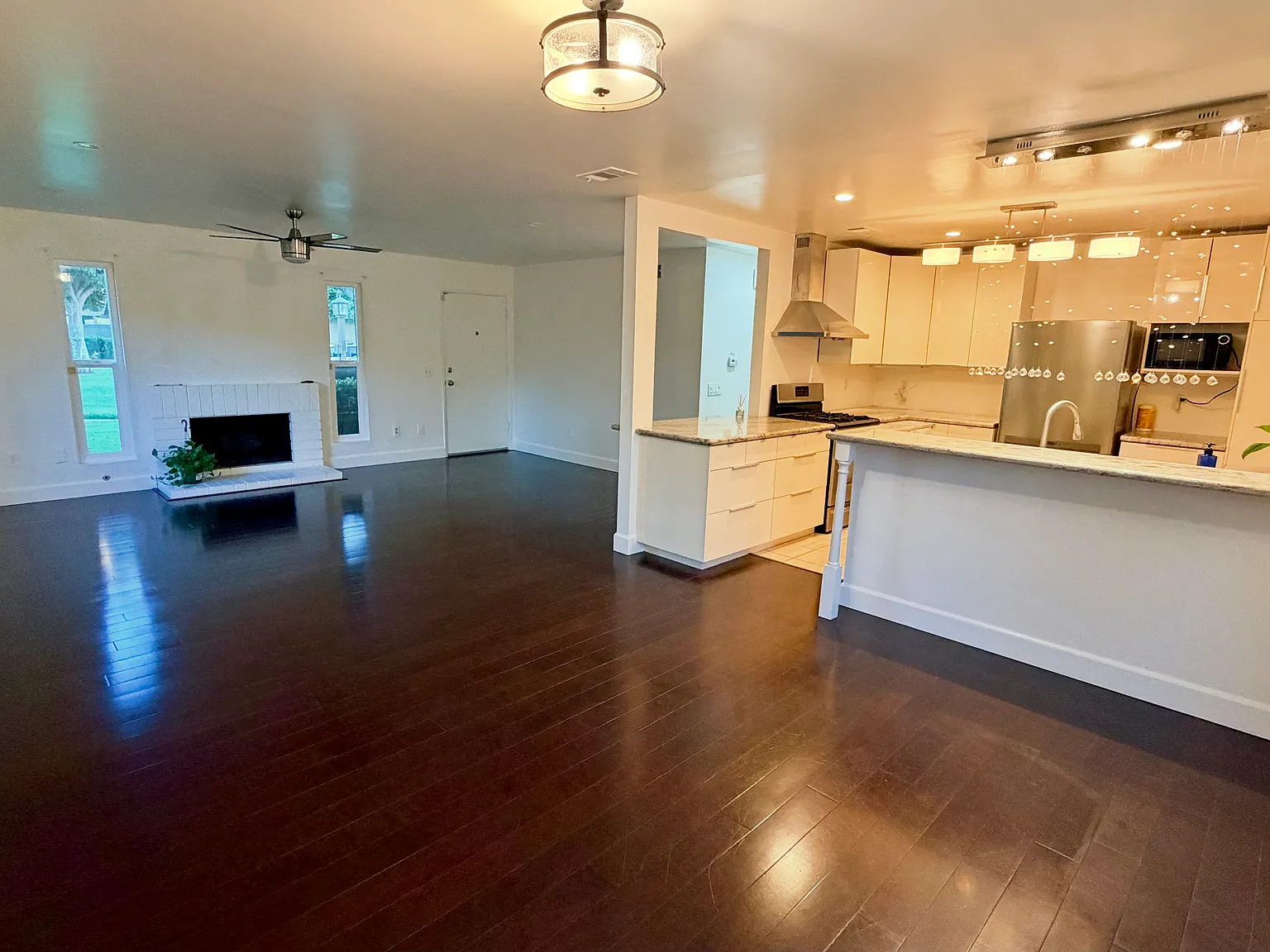 3 bed, 1350 sqft, $3,650 — Photo 1