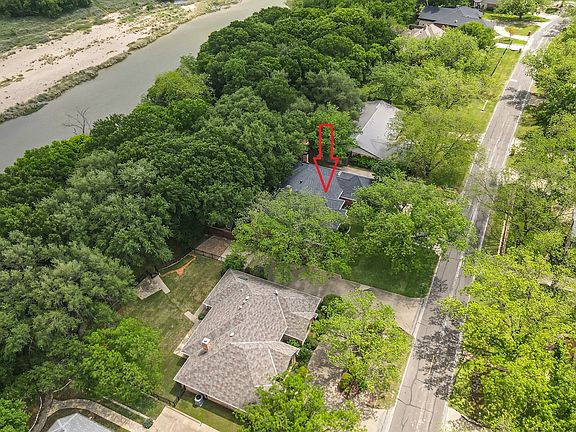3rd image of 8808 Ravenswood Rd