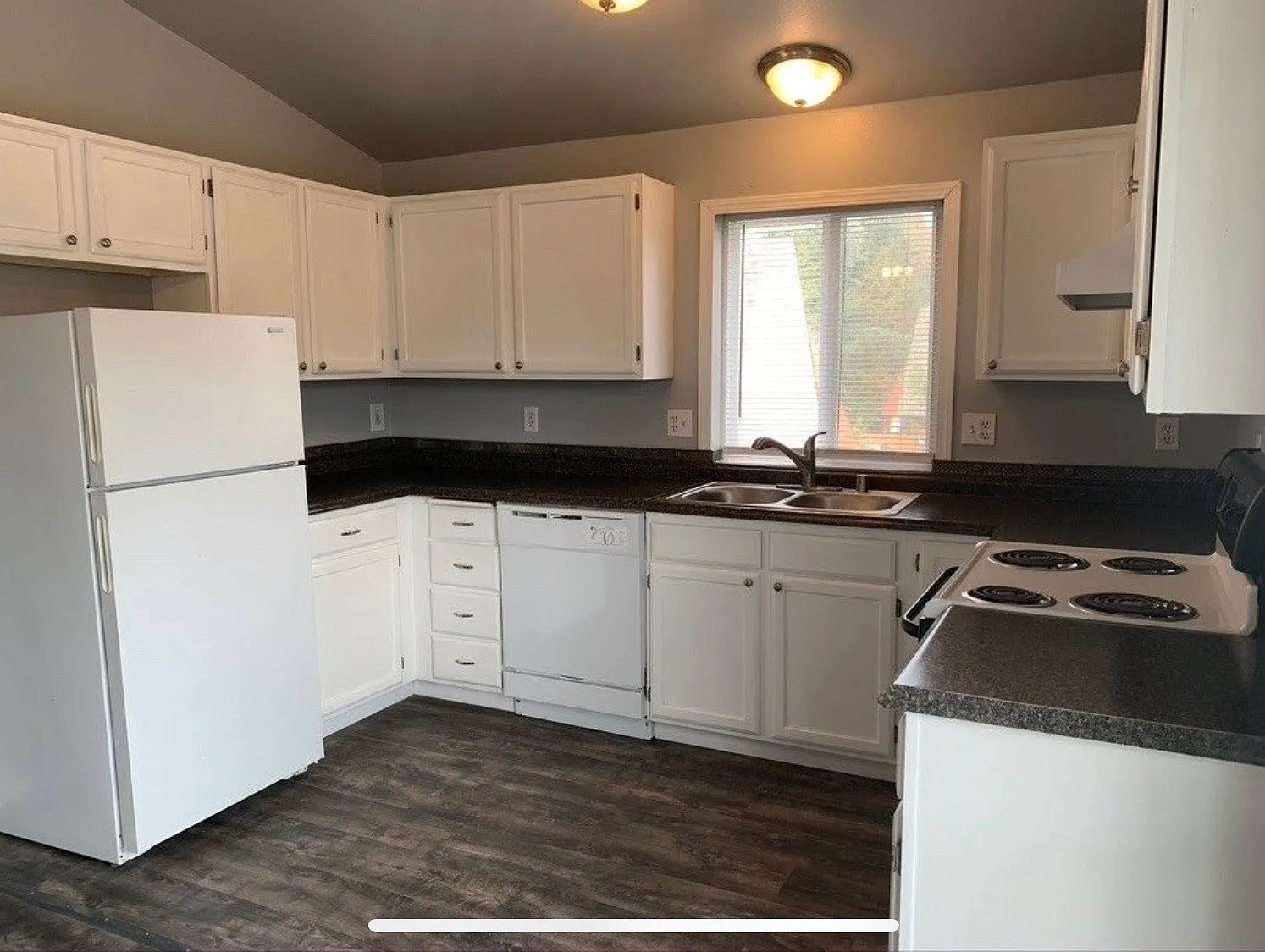 3 bed, 1500 sqft, $3,200 — Photo 3