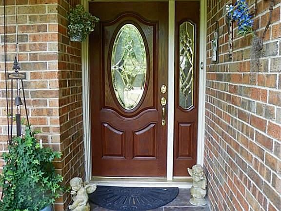 Cheery entrance to your new home.