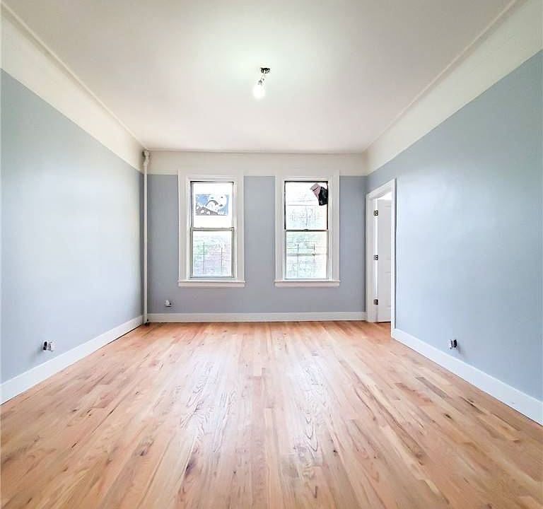 1st image of 590 Morris Park Ave