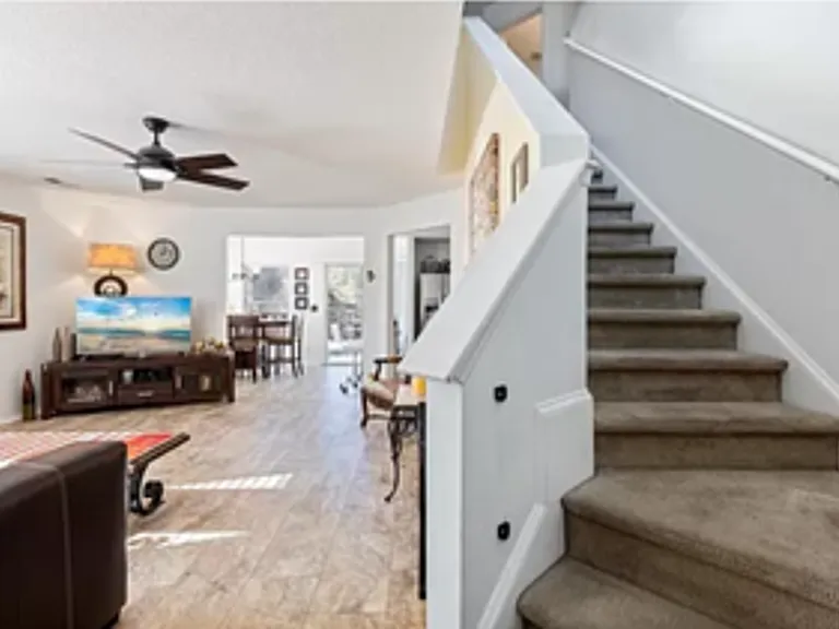 825 Ashleaf Dr — Photo 2