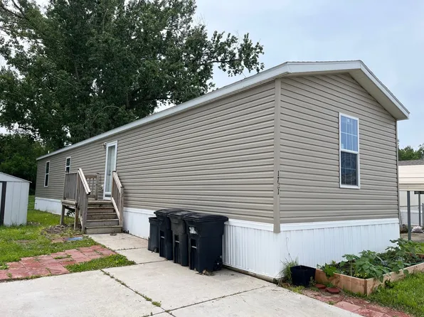 1721 Pueblo Rd, Council Bluffs, IA 51501