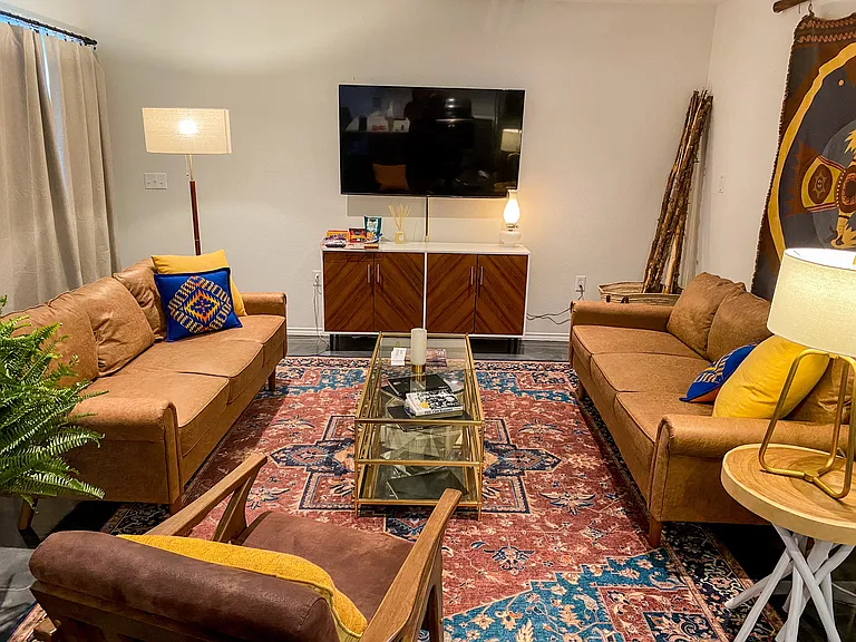 300 W Neil Armstrong Pl — Photo 9