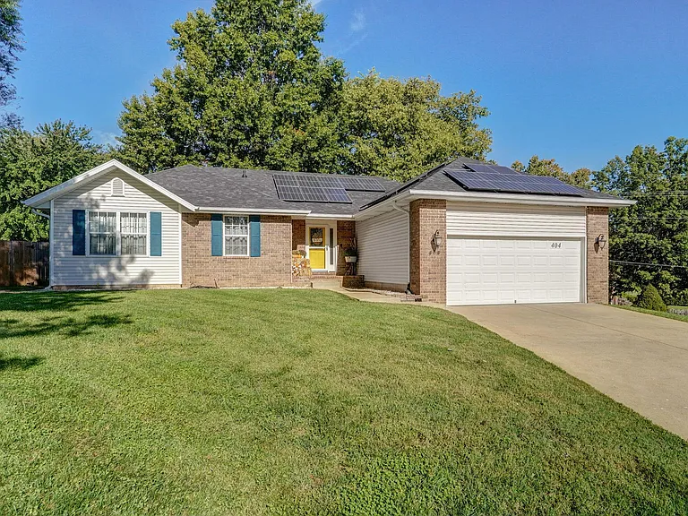 404 E Valley View Rd — Photo 1