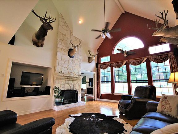 3rd image of 128 Sage Oaks Trl
