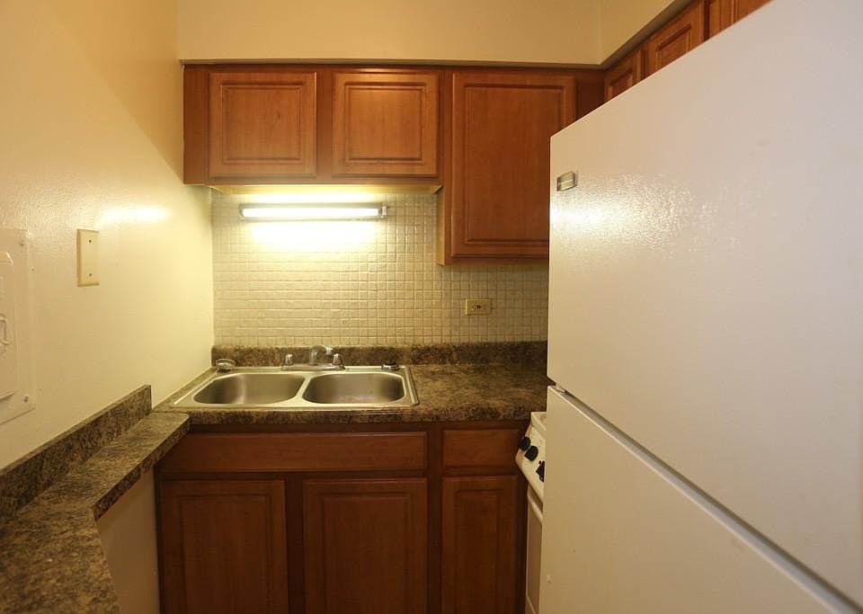 1st image of 521 W Briar Pl #For14_414