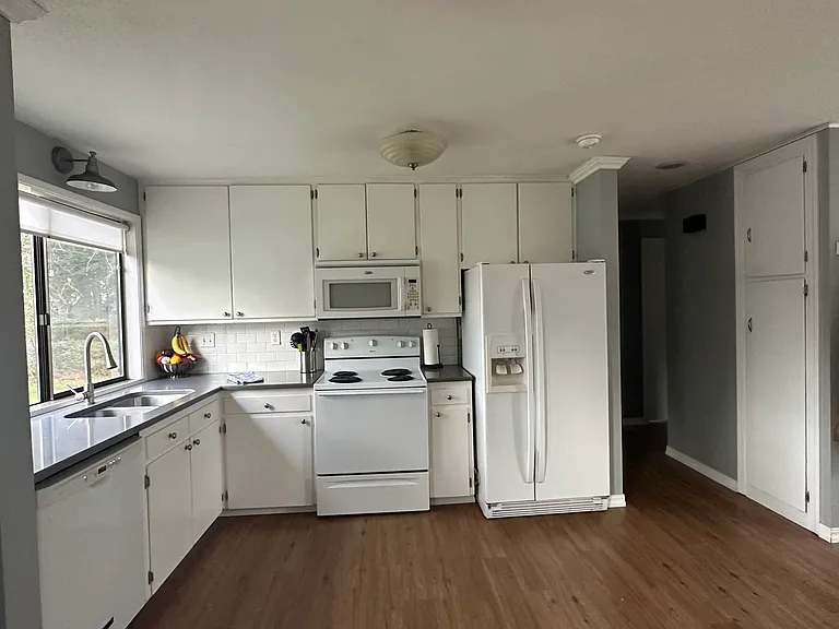 3480 Oak St — Photo 7