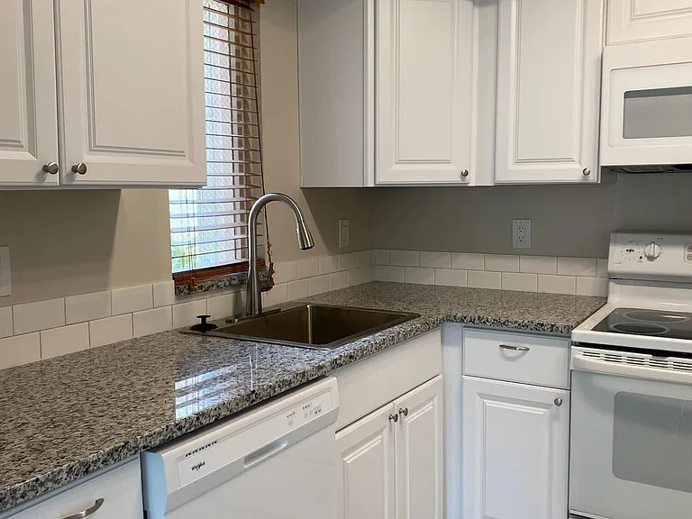 1536 SE Royal Green Cir #101 — Photo 6