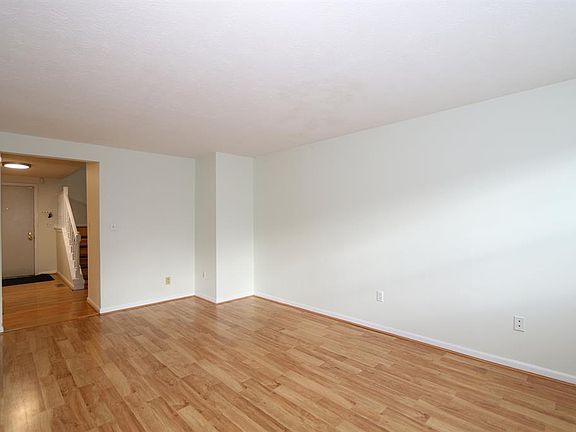 5th image of 10958 Barrington Ct
