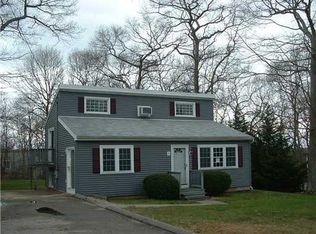 27 Canterbury Dr, Bradford, RI 02808