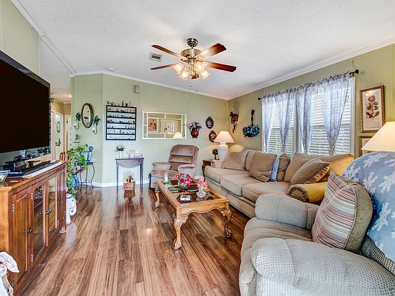 5th image of 2346 Coconut Palm Dr NE