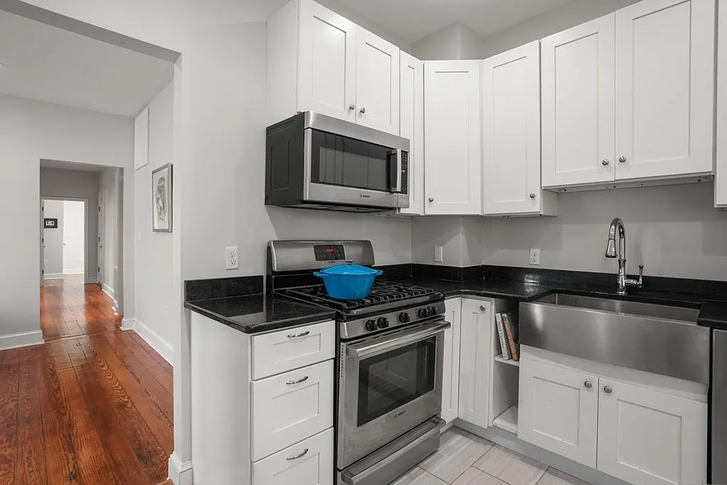 3 bed, 2.0 bath, 1079 sqft, $4,800 — Photo 3