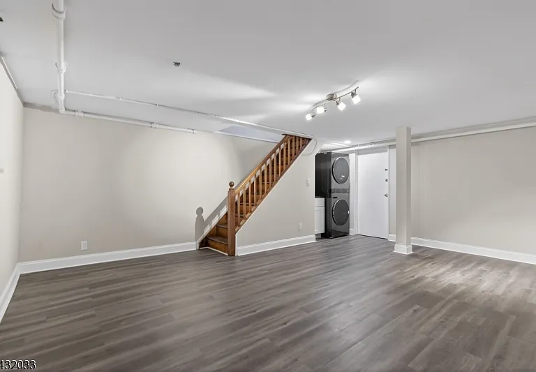 180 Summit Ave #F — Photo 14