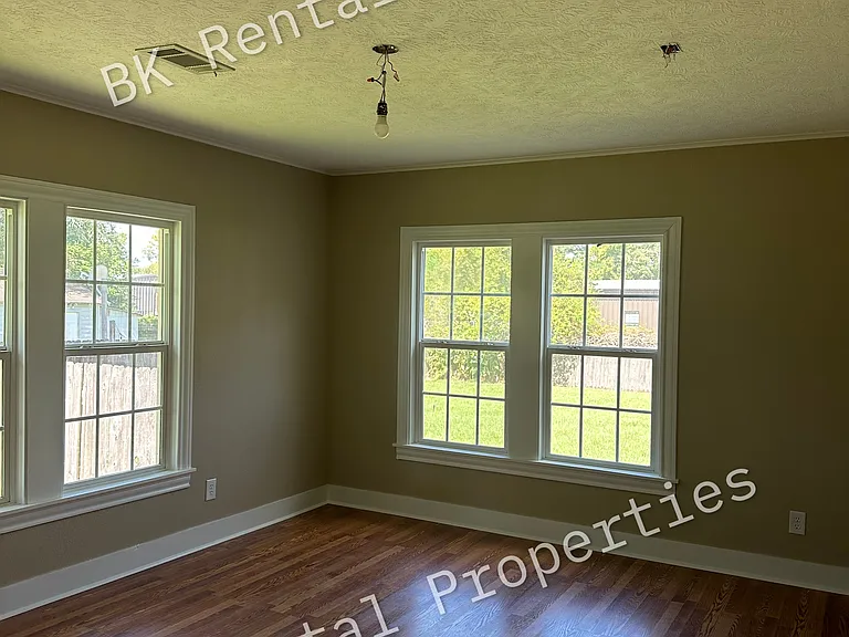 640 S 3rd St — Photo 5