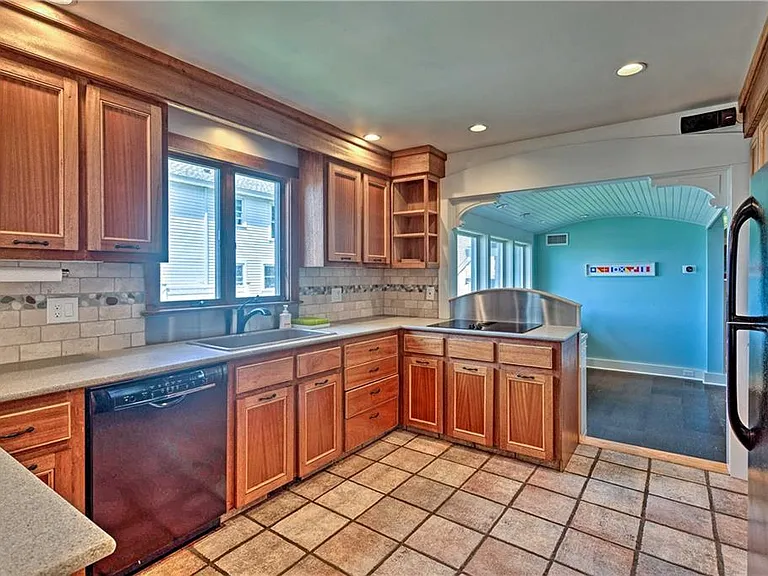 129 Dighton Ave — Photo 12