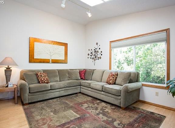 5th image of 2403 SE Briarwood Dr