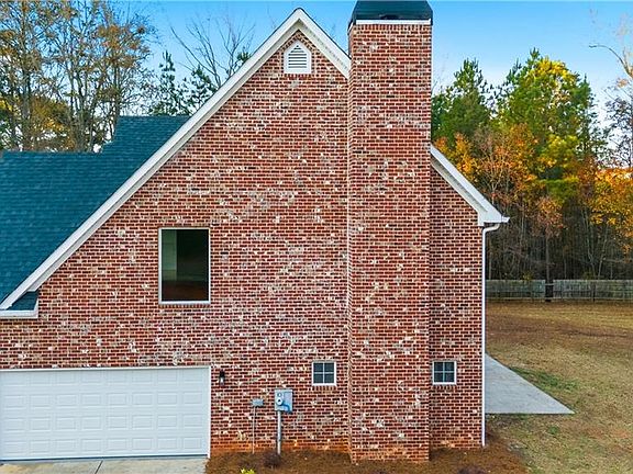 4th image of 1739 Snapping Shoals Rd