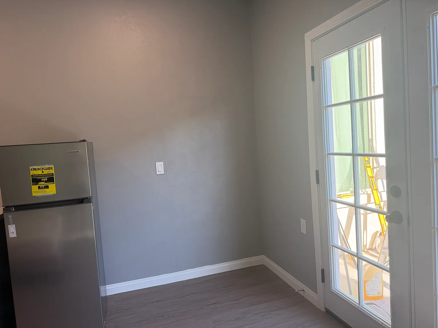6 bed, 3047 sqft, $1,000 — Photo 3