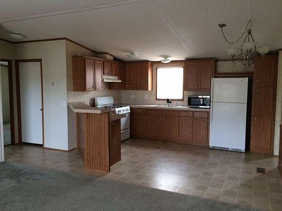 Kitchen & Dining Area
