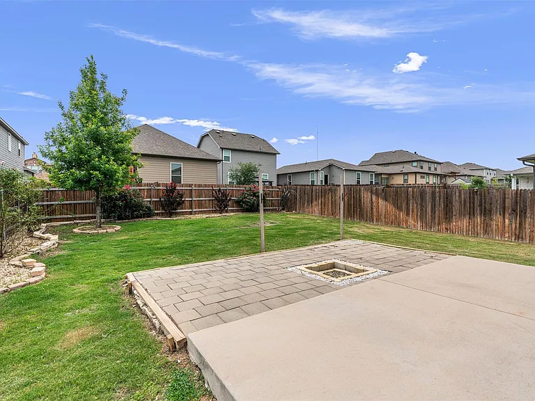 305 Los Cobos Ln — Photo 24