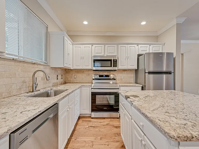 811 Kidd Springs Dr — Photo 10