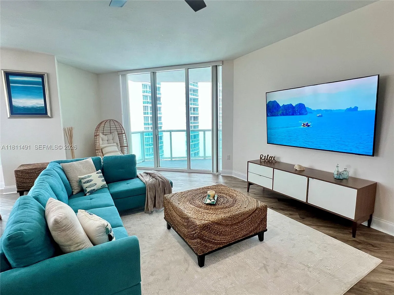 3 bed, 3.0 bath, 2079 sqft, $4,200 — Photo 2