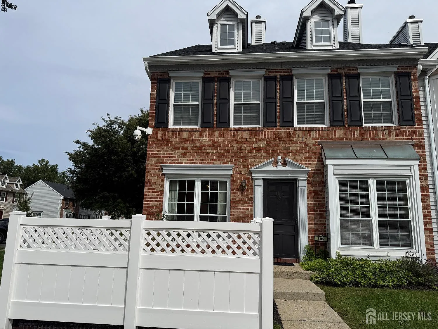 2 bed, 2.5 bath, $2,750 — Photo 2