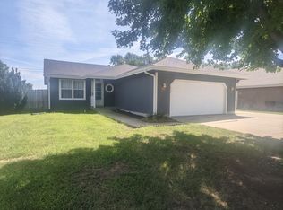 2334 SW Ancaster Rd, Topeka, KS 66614