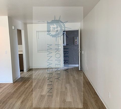 4th image of 1041 S Hutchins St #2