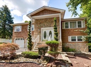 5 Glen Ct, Wanaque, NJ 07465