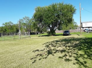 628 Hall St, Anahuac, TX 77514