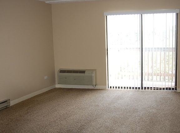 4th image of 1700 Wedgewood Dr APT 312