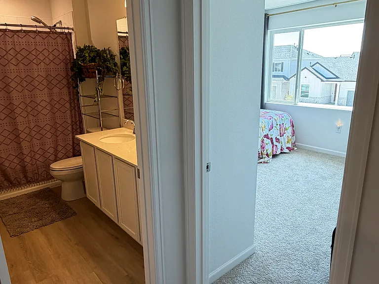 Upstairs full bathroom