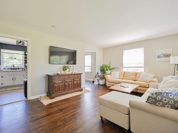 4th image of 1100 Milford Ln