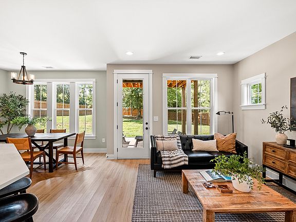 4th image of 104 Jonquil Way #B