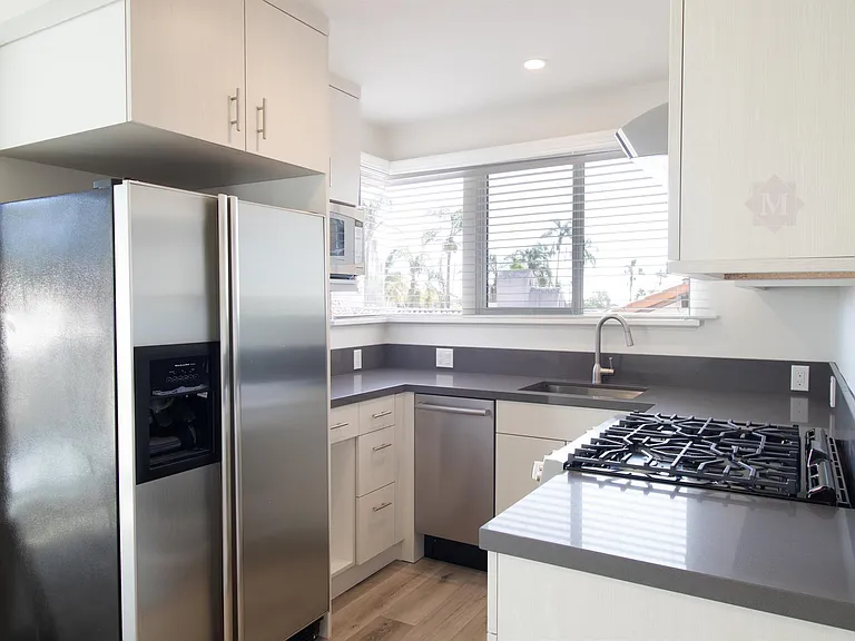 1825 State St #301 — Photo 12
