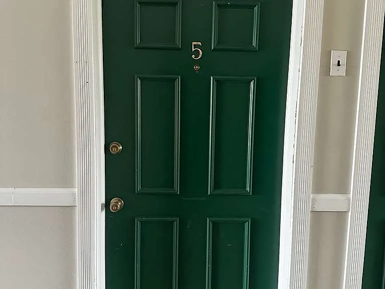 1890 Axtell Dr #5 — Photo 4