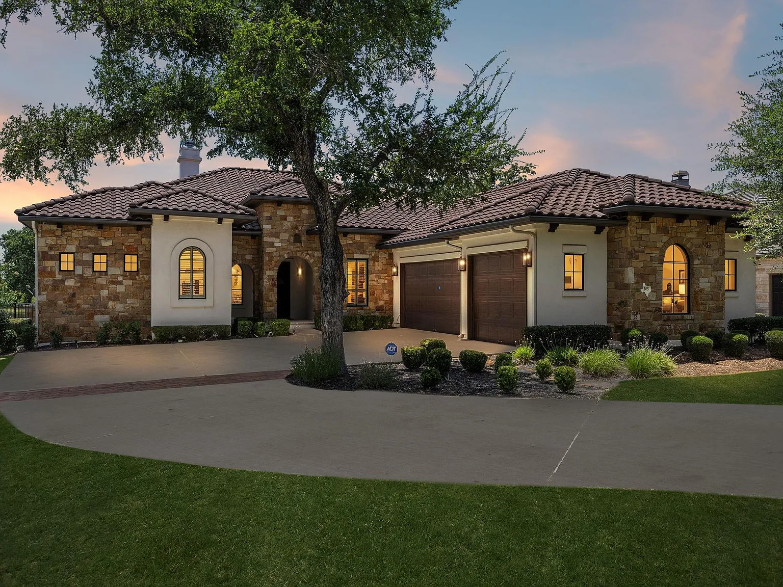 3 bed, 3.5 bath, 3079 sqft, $5,495 — Photo 1