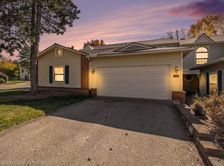 5762 Drake Hollow Dr W, West Bloomfield, MI 48322