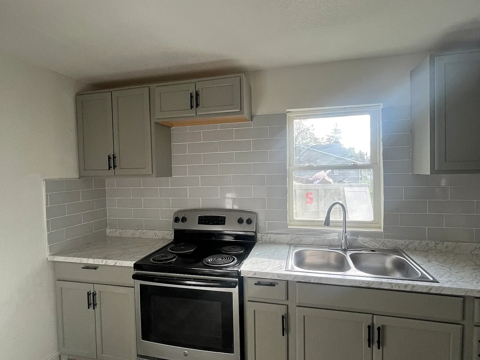 3 bed, 1000 sqft, $1,350 — Photo 3