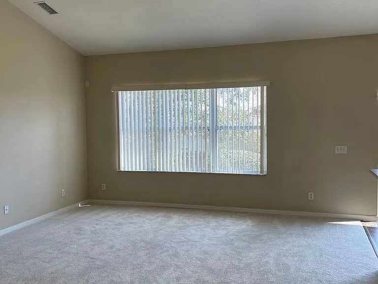 213 Towerview Dr E — Photo 7