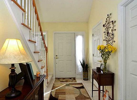 3rd image of 104 Hampshire Dr