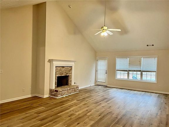 5th image of 283 Grand Ashbury Ln