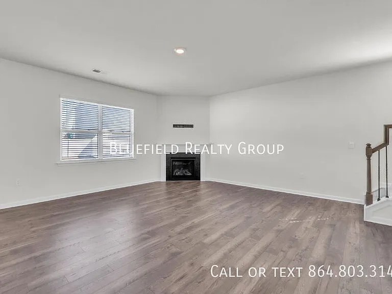 380 Fenwick Dr — Photo 3