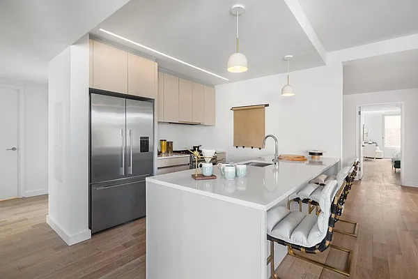 Rented by The Bloomstone Group LLC | media 32