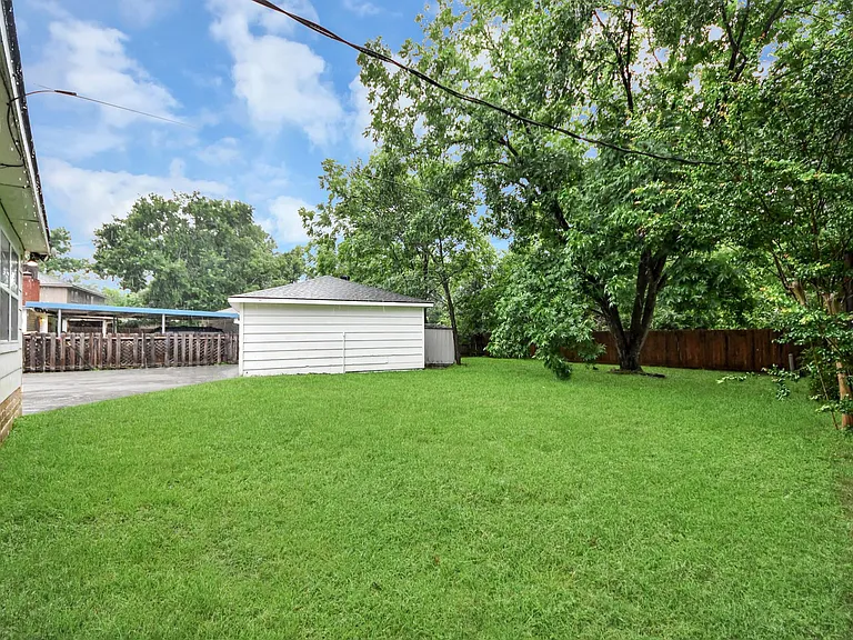 1319 Forsythe Ln — Photo 20