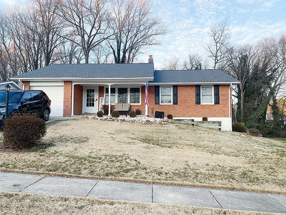 1st image of 121 Chapel Hill Dr