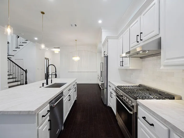 8213 Cabernet Ln — Photo 9