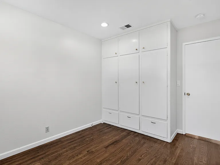 899 Ebbets Dr — Photo 22